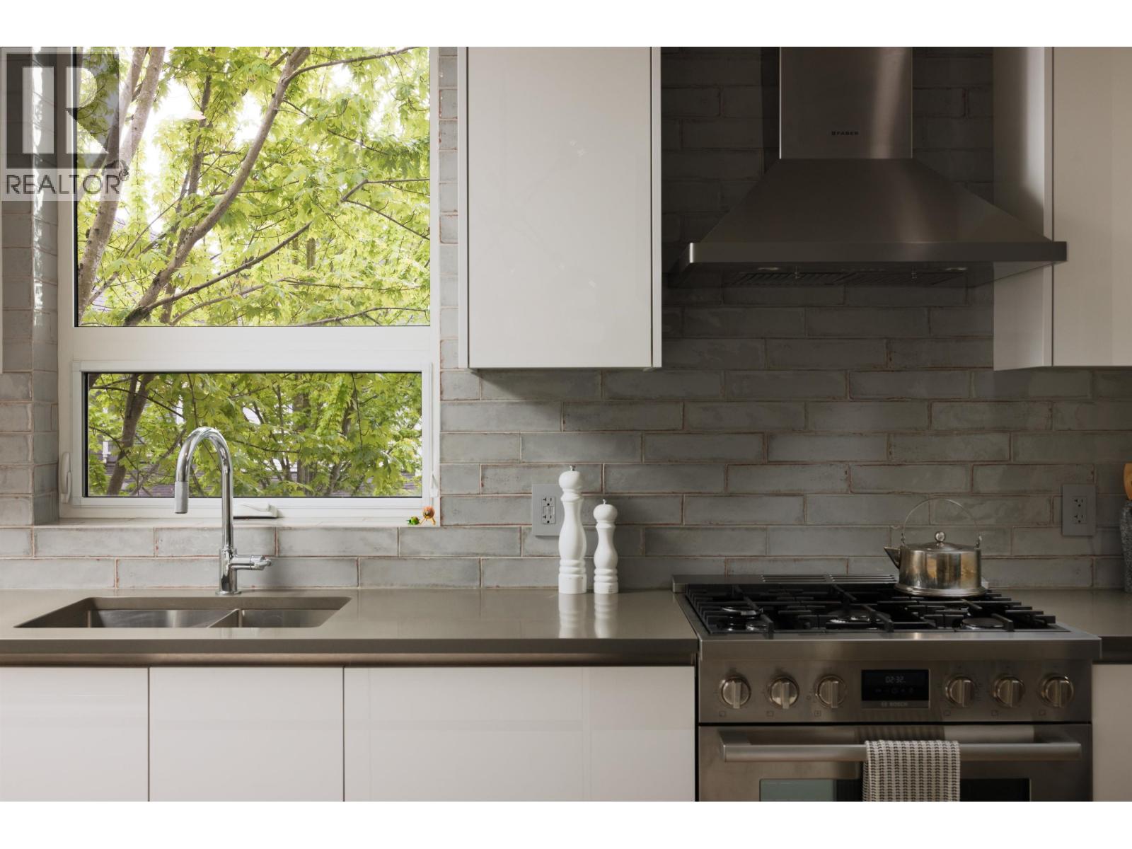 8490 Kerr Street, Vancouver, British Columbia  V5S 3E7 - Photo 3 - R3125920