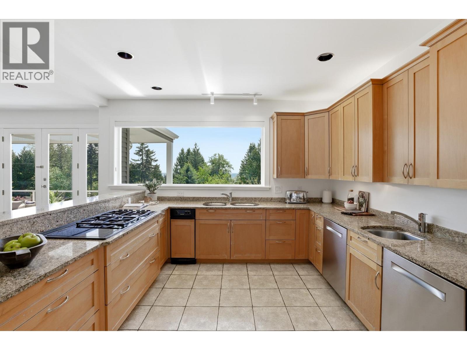 407 Brand Street, North Vancouver, British Columbia  V7N 4G4 - Photo 10 - R3125904