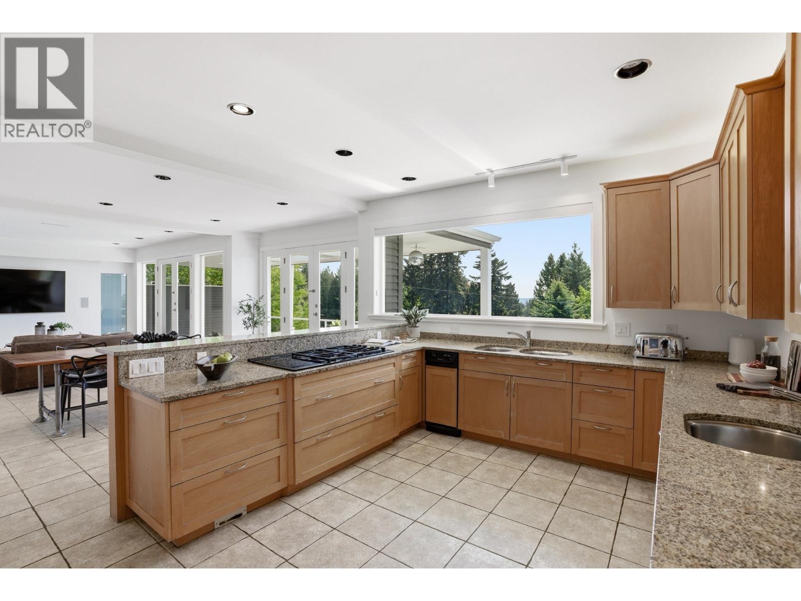 407 Brand Street, North Vancouver, British Columbia  V7N 4G4 - Photo 11 - R3125904