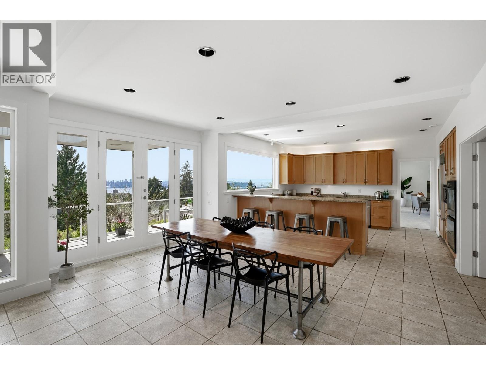 407 Brand Street, North Vancouver, British Columbia  V7N 4G4 - Photo 5 - R3125904
