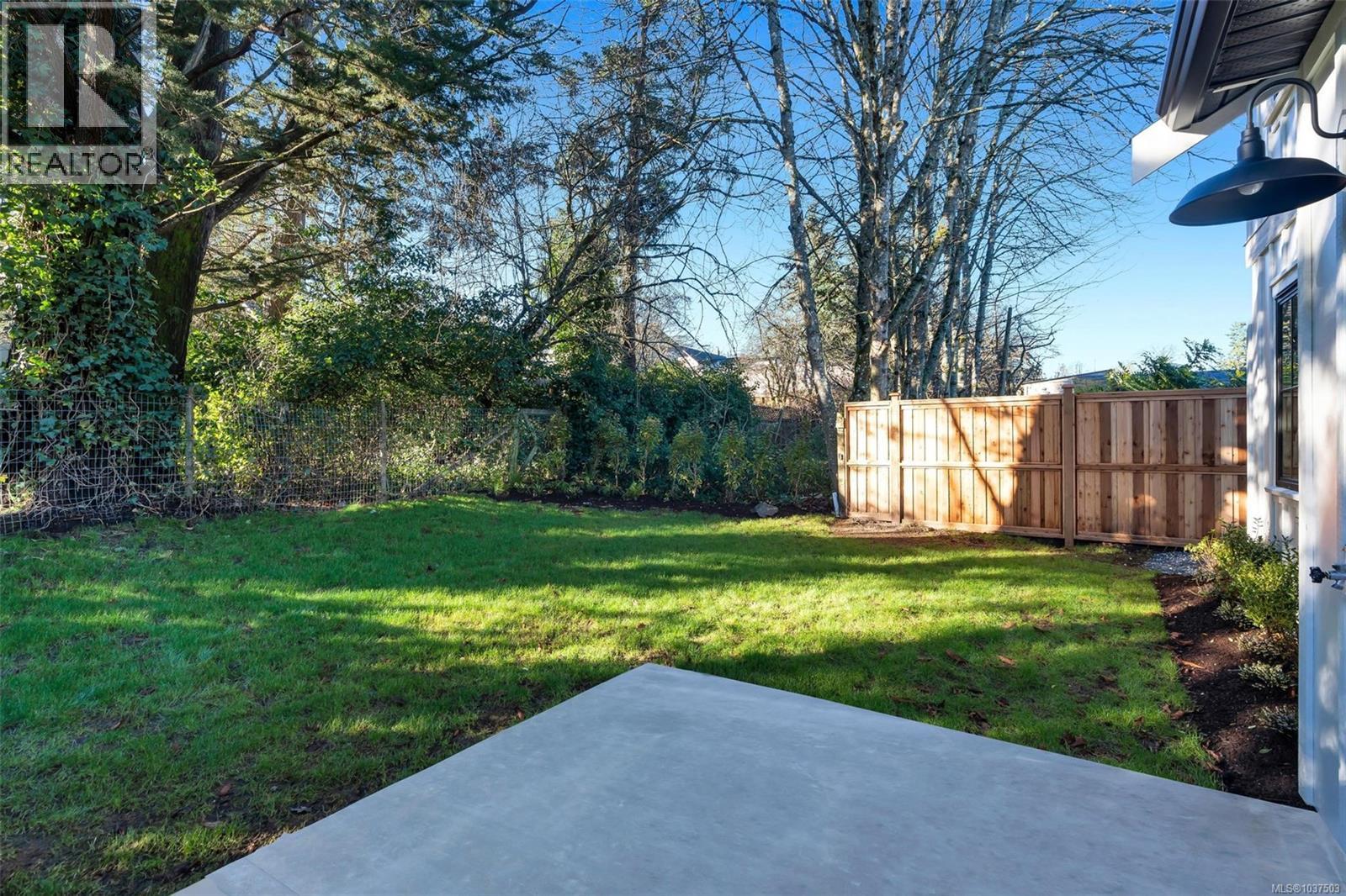 3 1255 Dunsterville Ave, Saanich, British Columbia  V8Z 2W9 - Photo 42 - 1037503