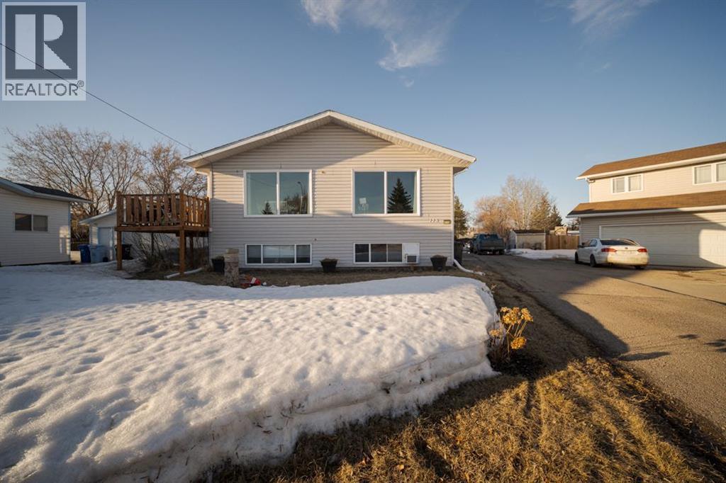 115 Christina Court, Fort Mcmurray, Alberta  T9K 1H3 - Photo 2 - A2304287