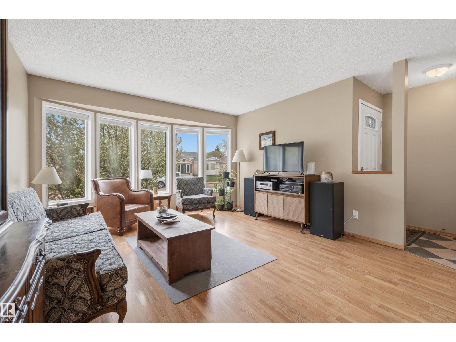 18648 57 Av Nw, Edmonton, Alberta  T6M 2A5 - Photo 2 - E4488869