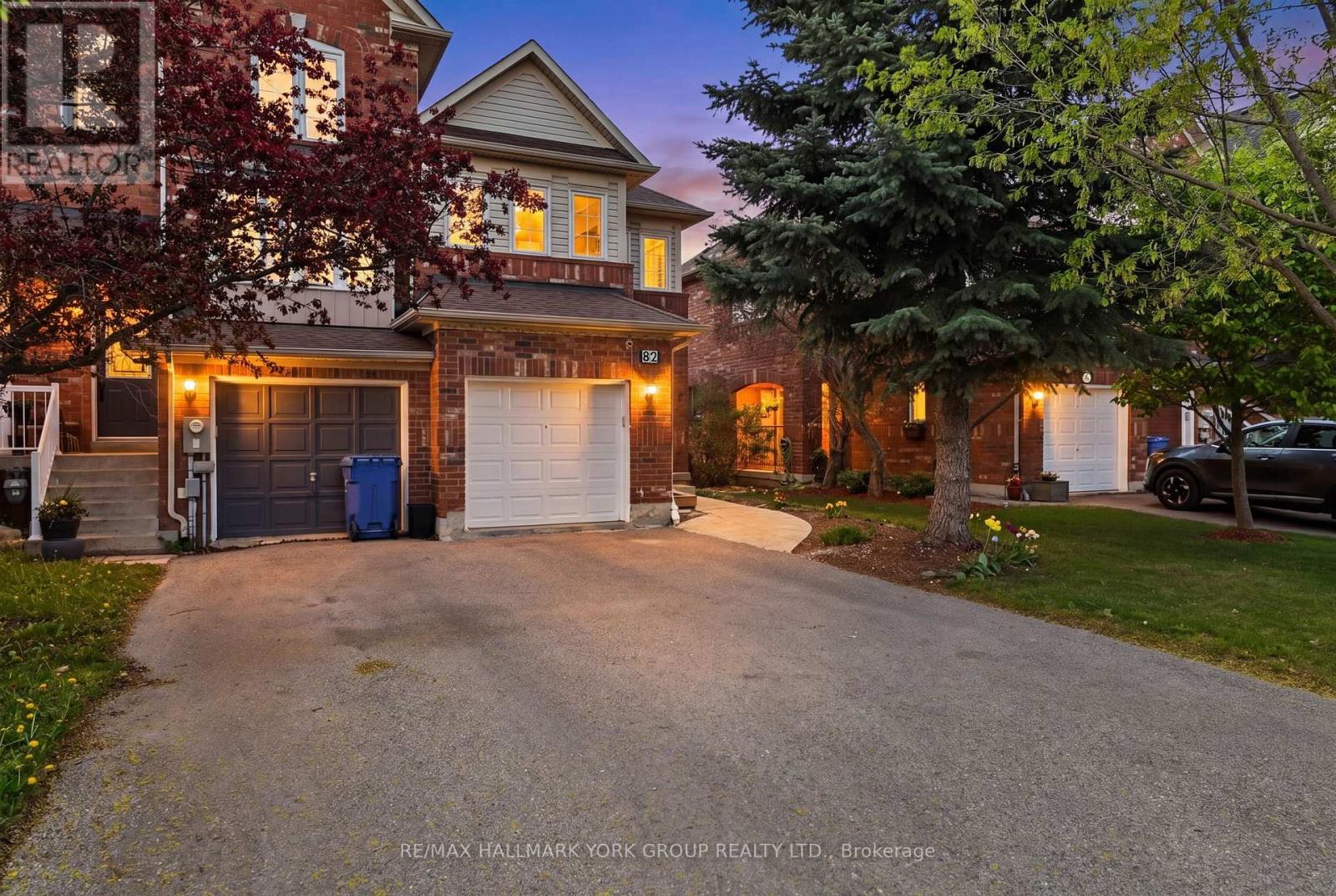 82 BAYWELL CRESCENT, Aurora, Ontario