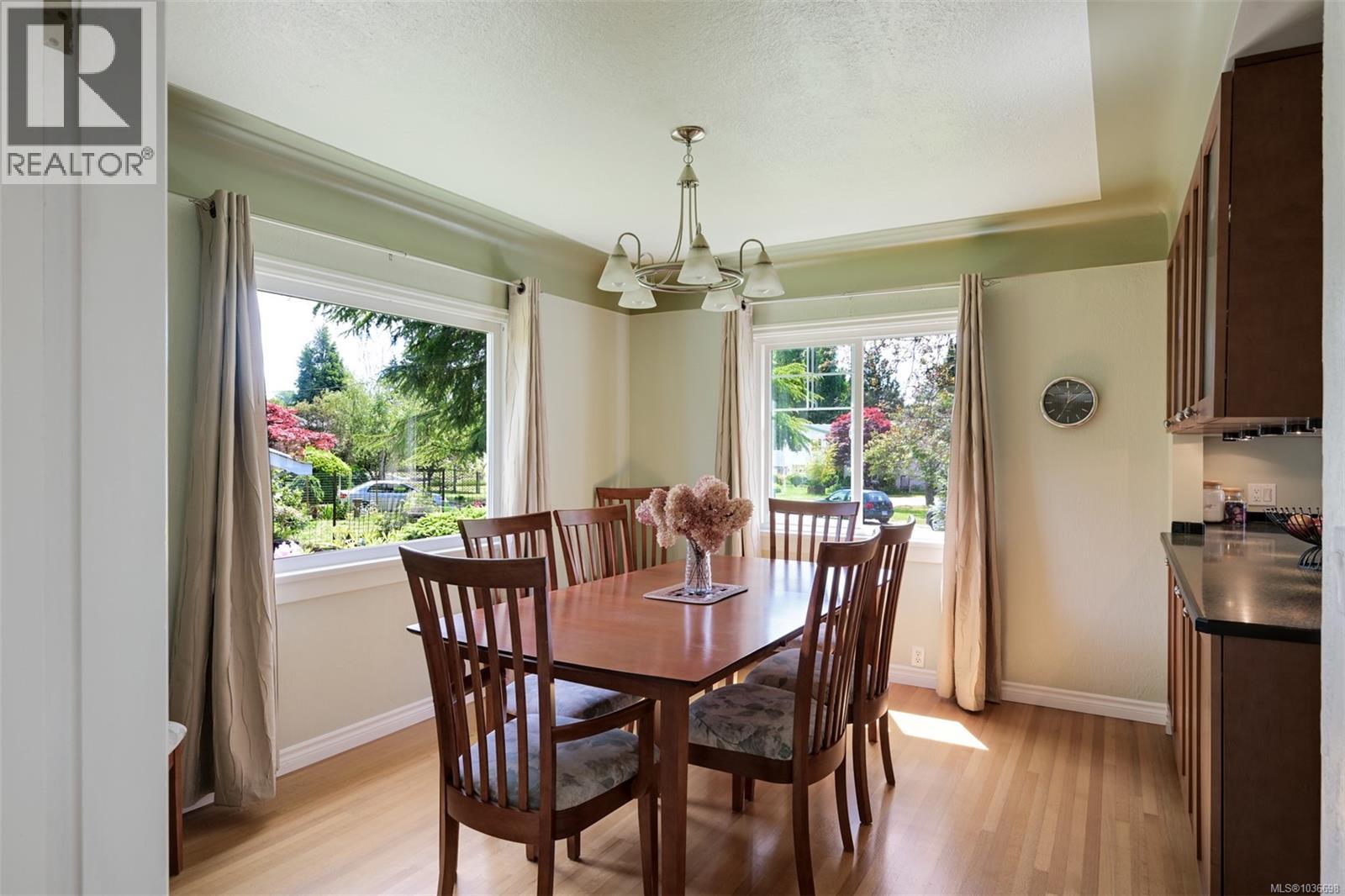 1718 Garnet Rd, Saanich, British Columbia  V8P 3C8 - Photo 5 - 1036698