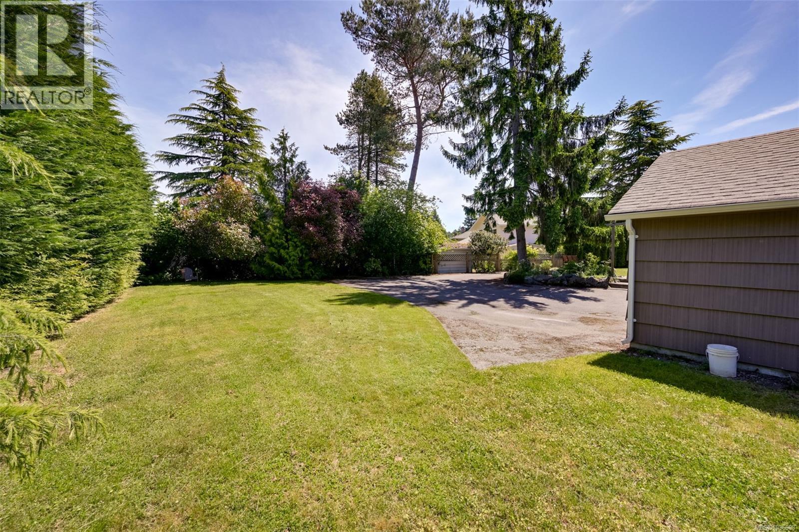1718 Garnet Rd, Saanich, British Columbia  V8P 3C8 - Photo 50 - 1036698