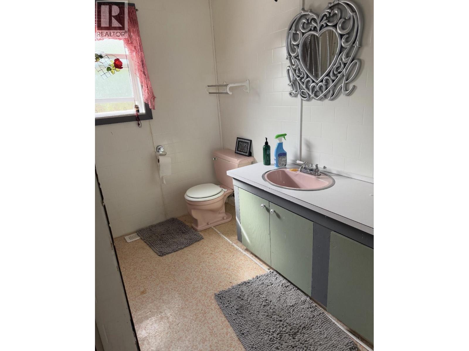20 Regan Street, Granisle, British Columbia  V0J 1W0 - Photo 3 - R3058856
