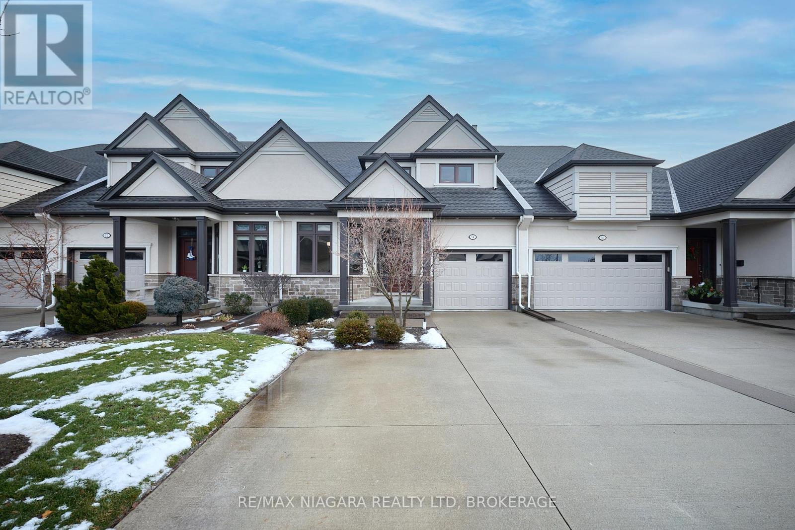 7 - 14 EMERALD COMMON, St. Catharines, Ontario
