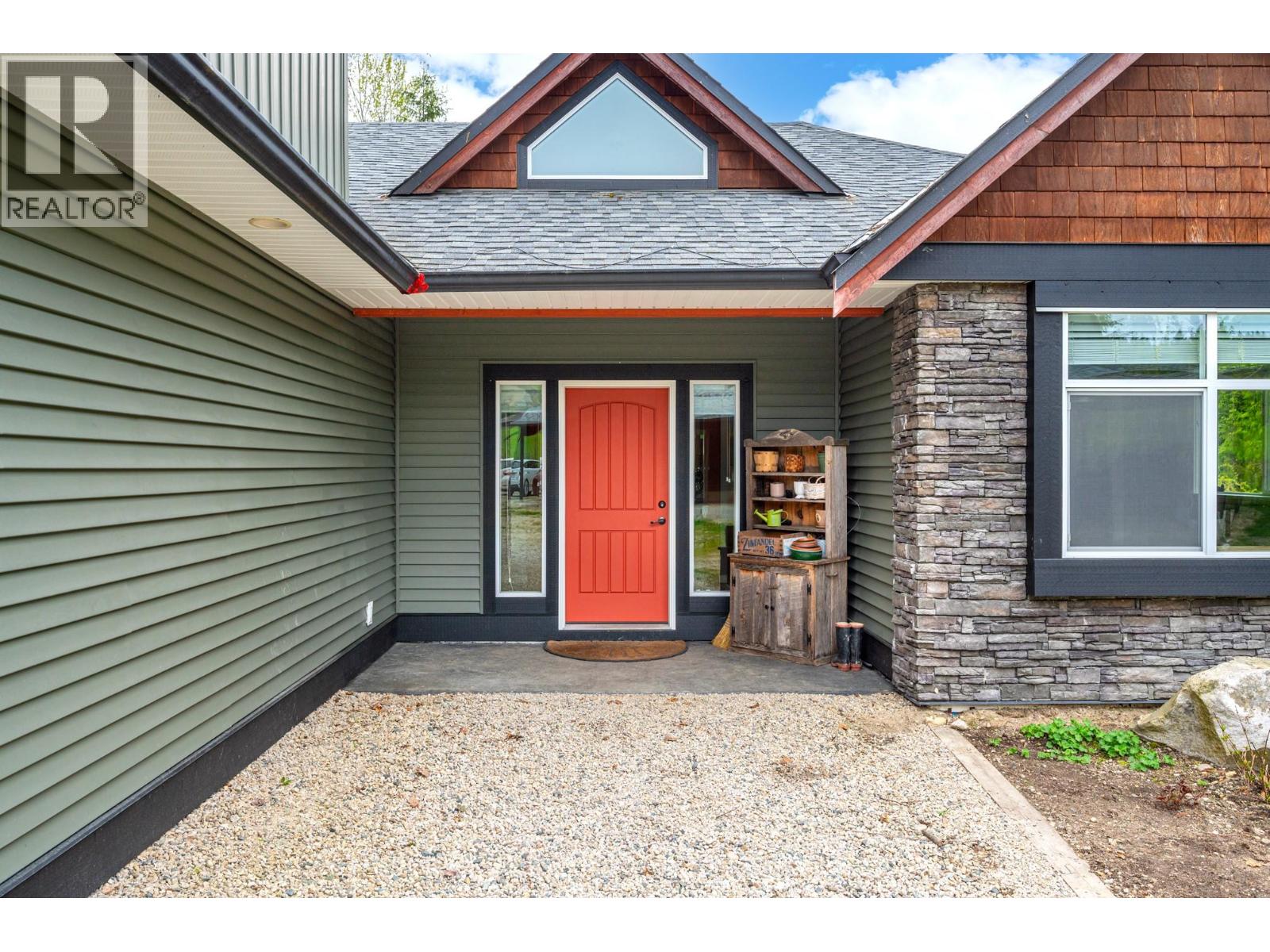 787 Crescent Bay Road, Nakusp, British Columbia  V0G 1R1 - Photo 3 - 10387999