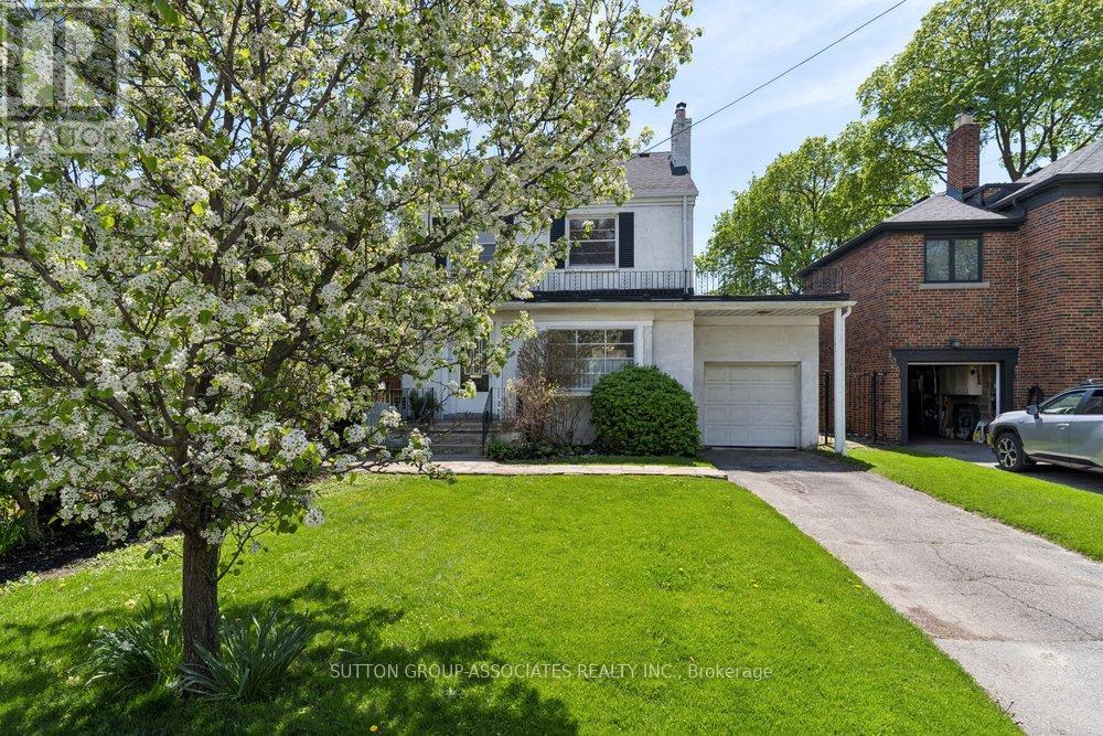 <div class="slider-price">$1,626,000</div><p>5 Delhi Avenue, Toronto, Ontario</p>