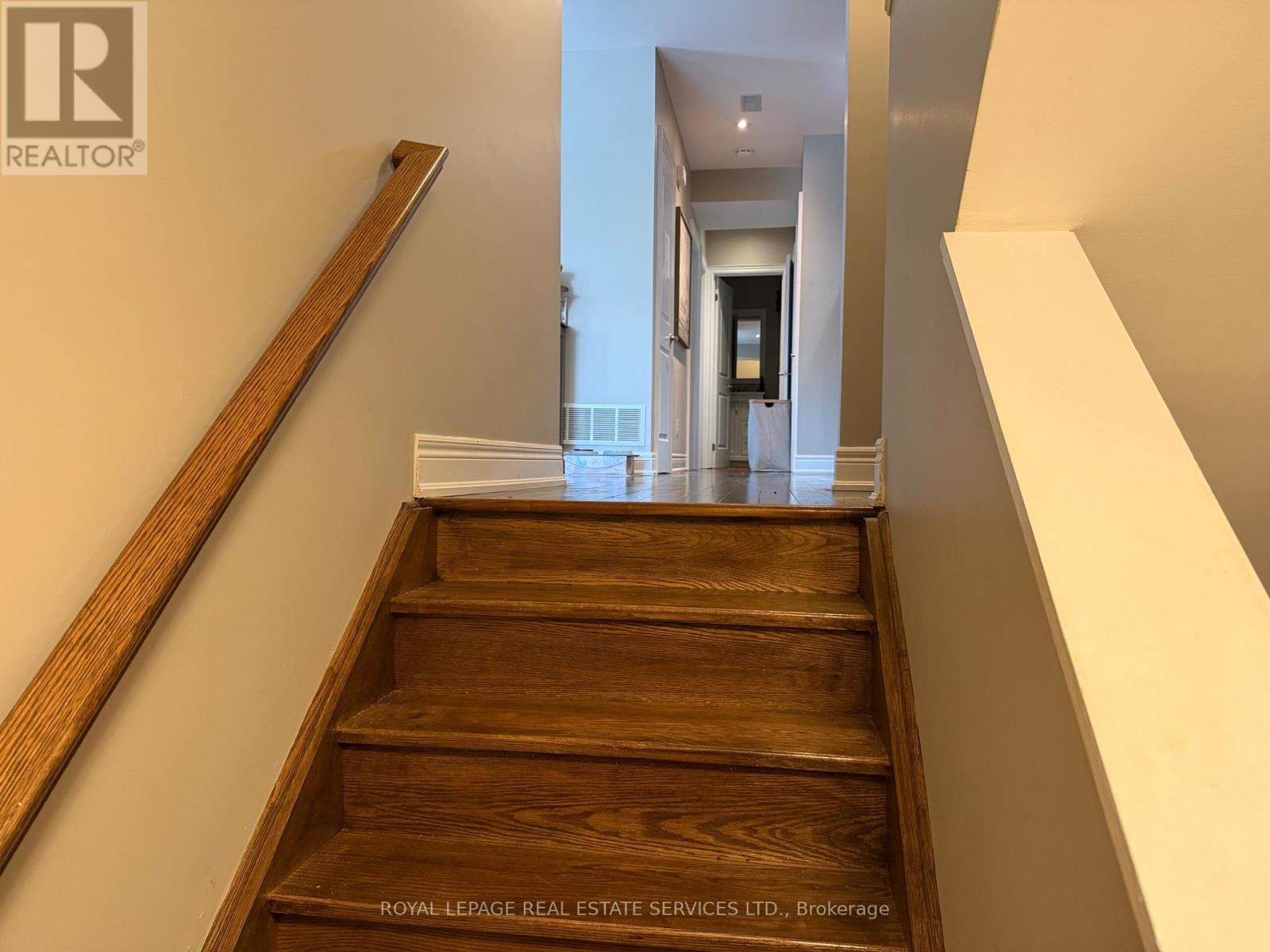 Upper 3 Bedroom - 87 Lawrence Avenue W, Toronto (Lawrence Park South), Ontario  M5M 1A7 - Photo 10 - C13152432