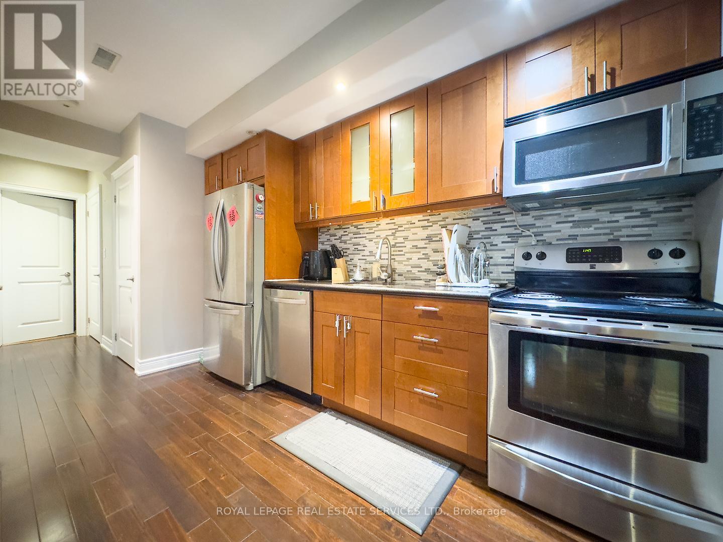 Upper 3 Bedroom - 87 Lawrence Avenue W, Toronto (Lawrence Park South), Ontario  M5M 1A7 - Photo 4 - C13152432