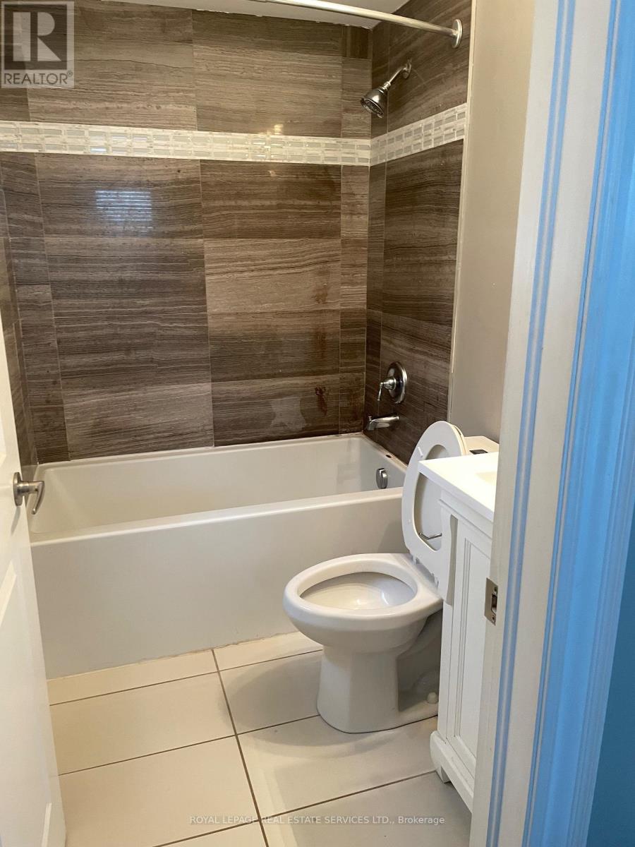 Upper 3 Bedroom - 87 Lawrence Avenue W, Toronto (Lawrence Park South), Ontario  M5M 1A7 - Photo 9 - C13152432