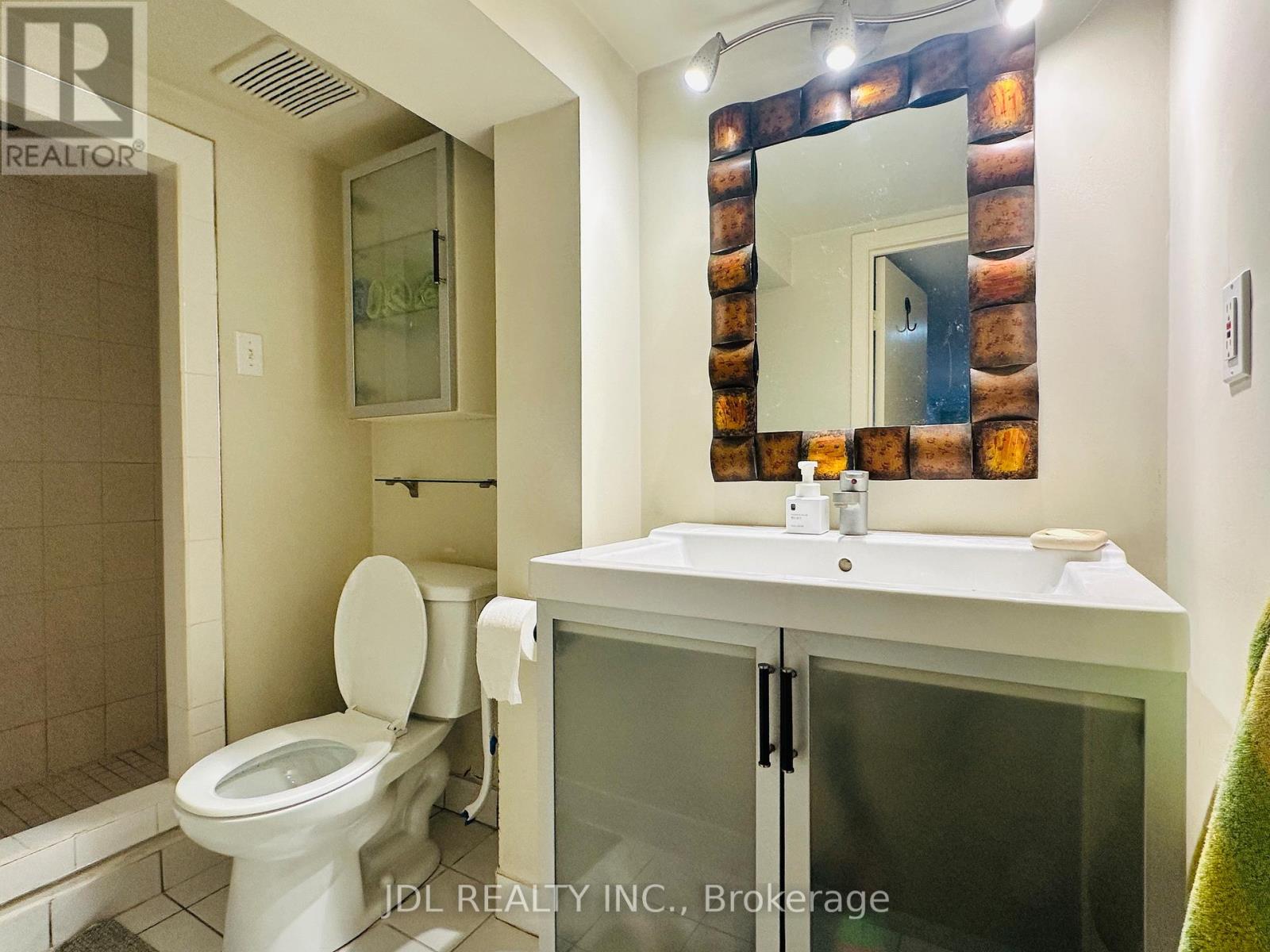 301 Old Orchard Grove, Toronto, Ontario M5M 2E6 - Photo 10 - C13152442
