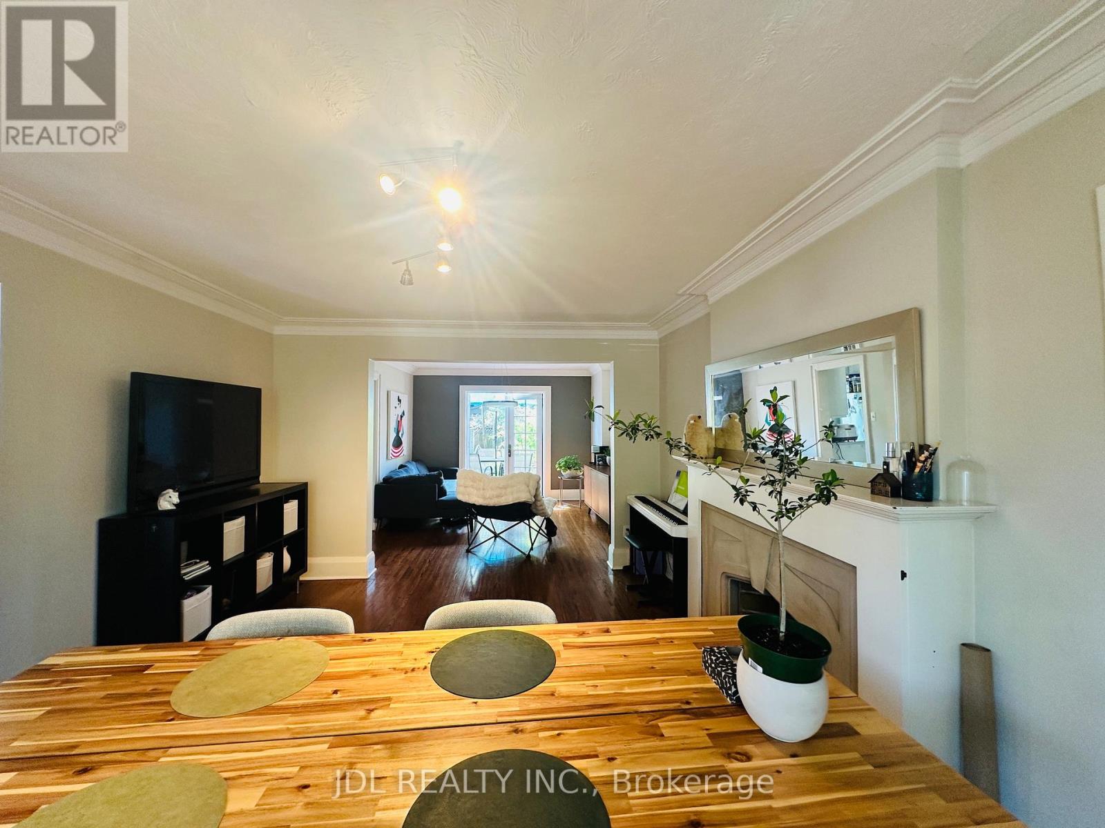 301 Old Orchard Grove, Toronto, Ontario M5M 2E6 - Photo 3 - C13152442