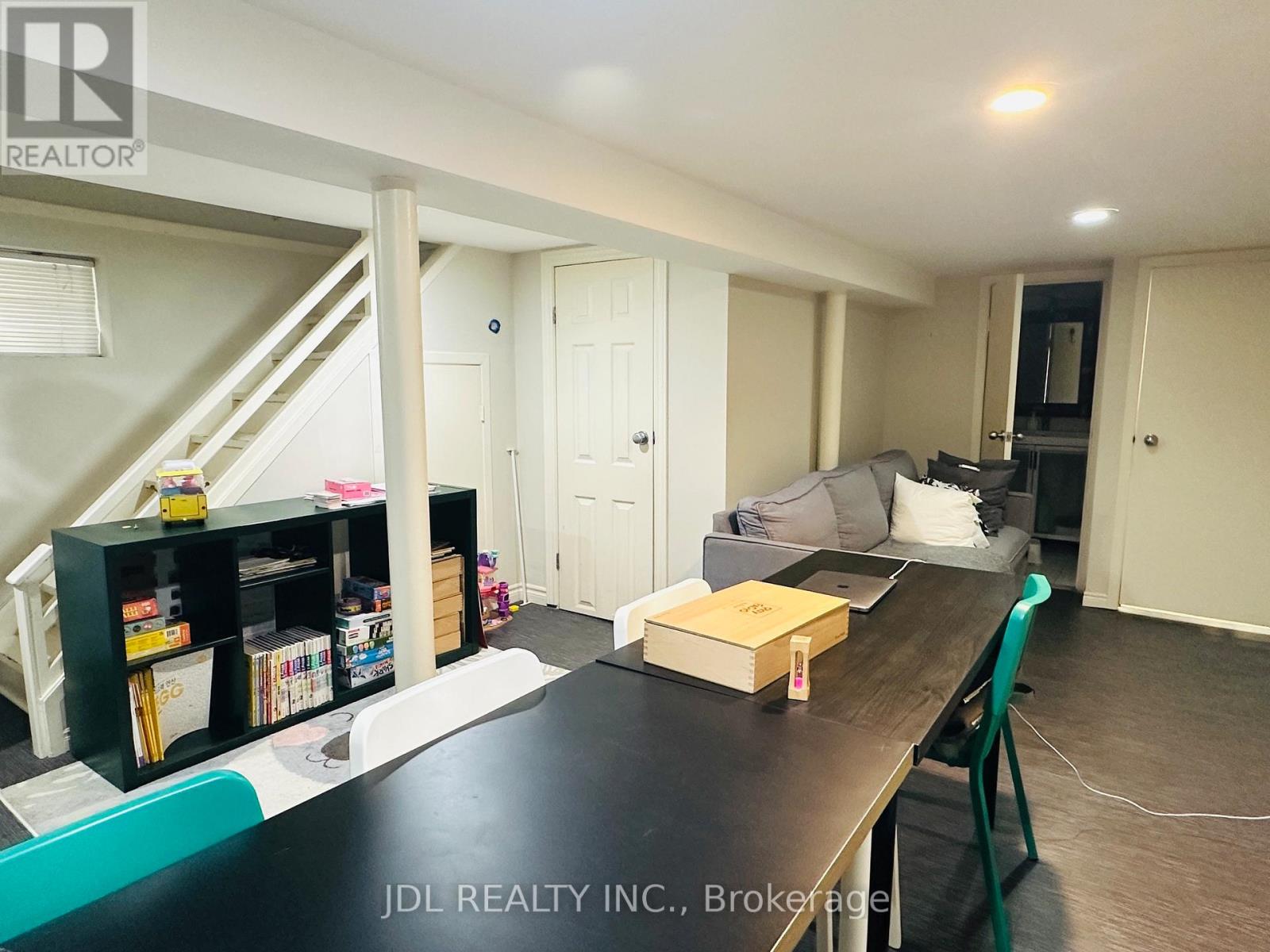 301 Old Orchard Grove, Toronto, Ontario M5M 2E6 - Photo 9 - C13152442