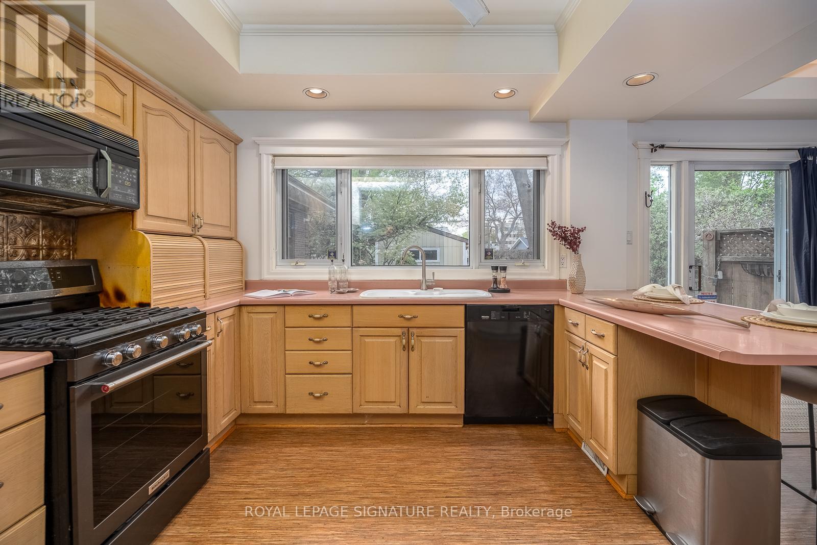76 Highcroft Road, Toronto, Ontario  M4L 3G5 - Photo 11 - E13152348