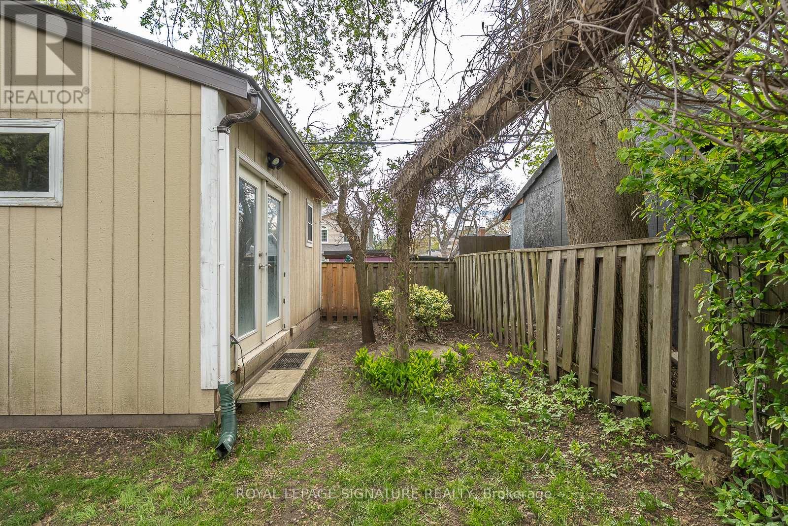 76 Highcroft Road, Toronto, Ontario  M4L 3G5 - Photo 38 - E13152348