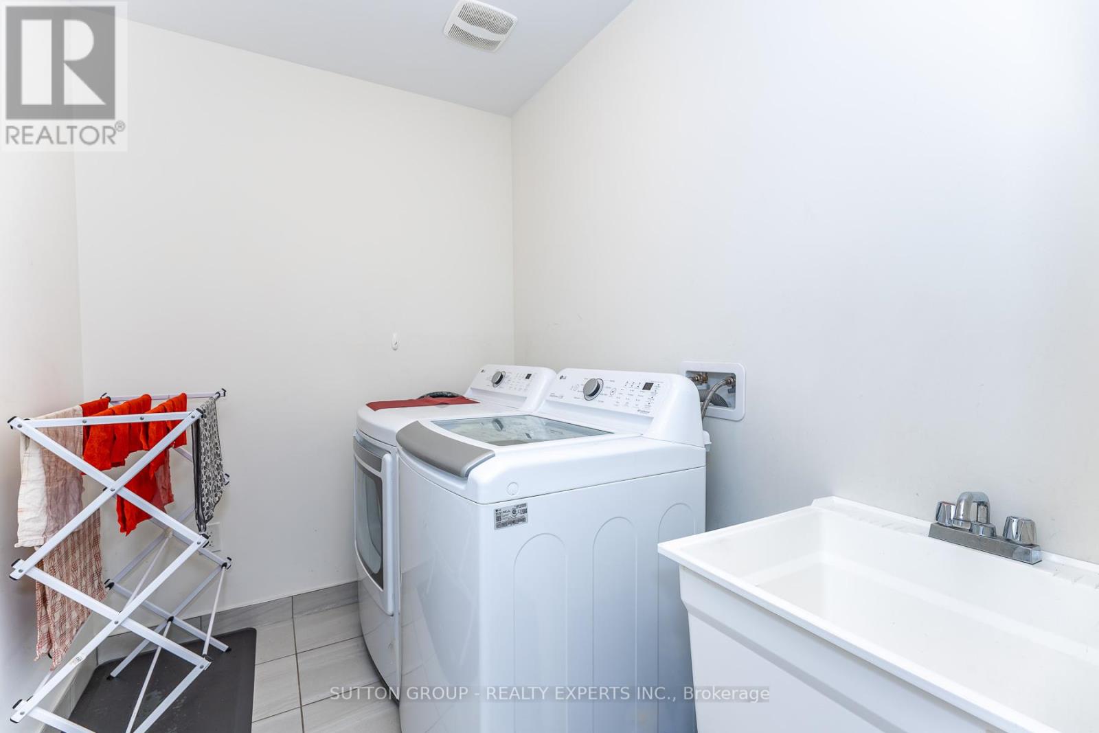 130 Ice Palace Crescent, Oshawa, Ontario L1H 7K4 - Photo 6 - E13152410
