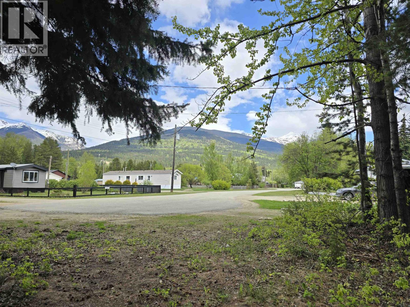 1430 Grenfell Place, Valemount, British Columbia V0E 2Z0 - Photo 1 - R3125560