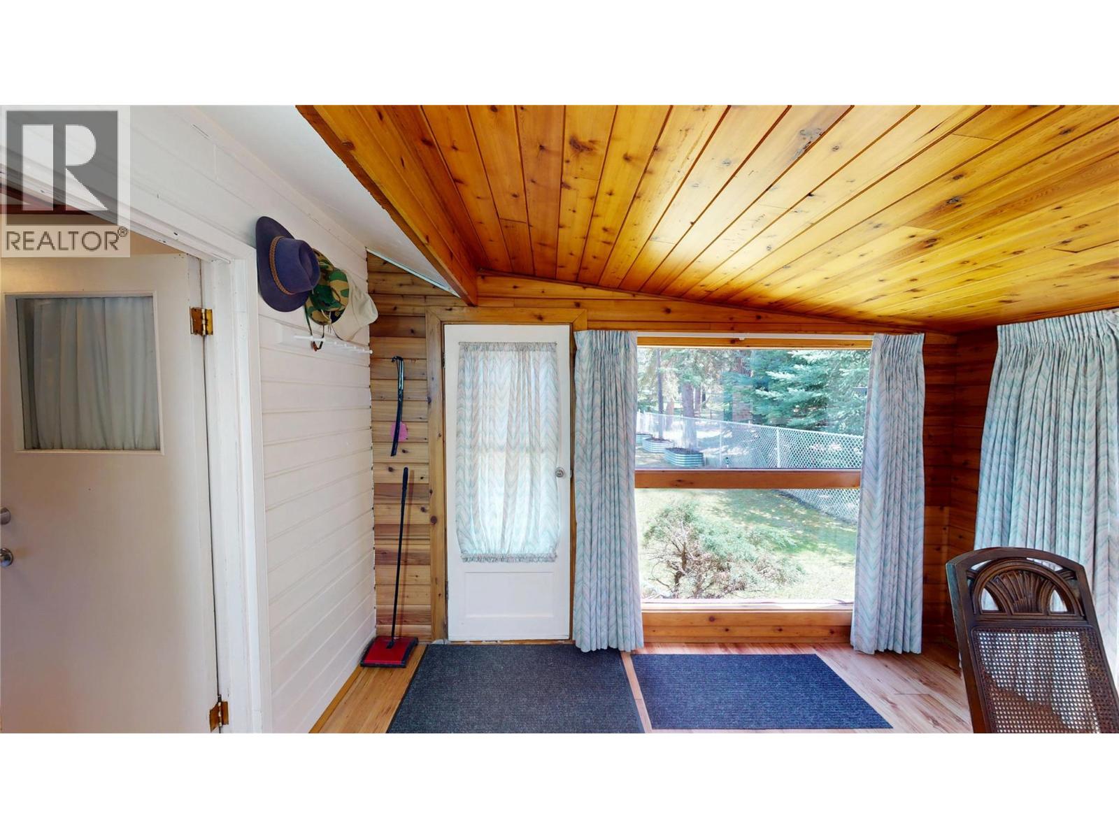 2401 Garbutts Lake Road, Fort Steele, British Columbia V0B 2J0 - Photo 3 - 10384115