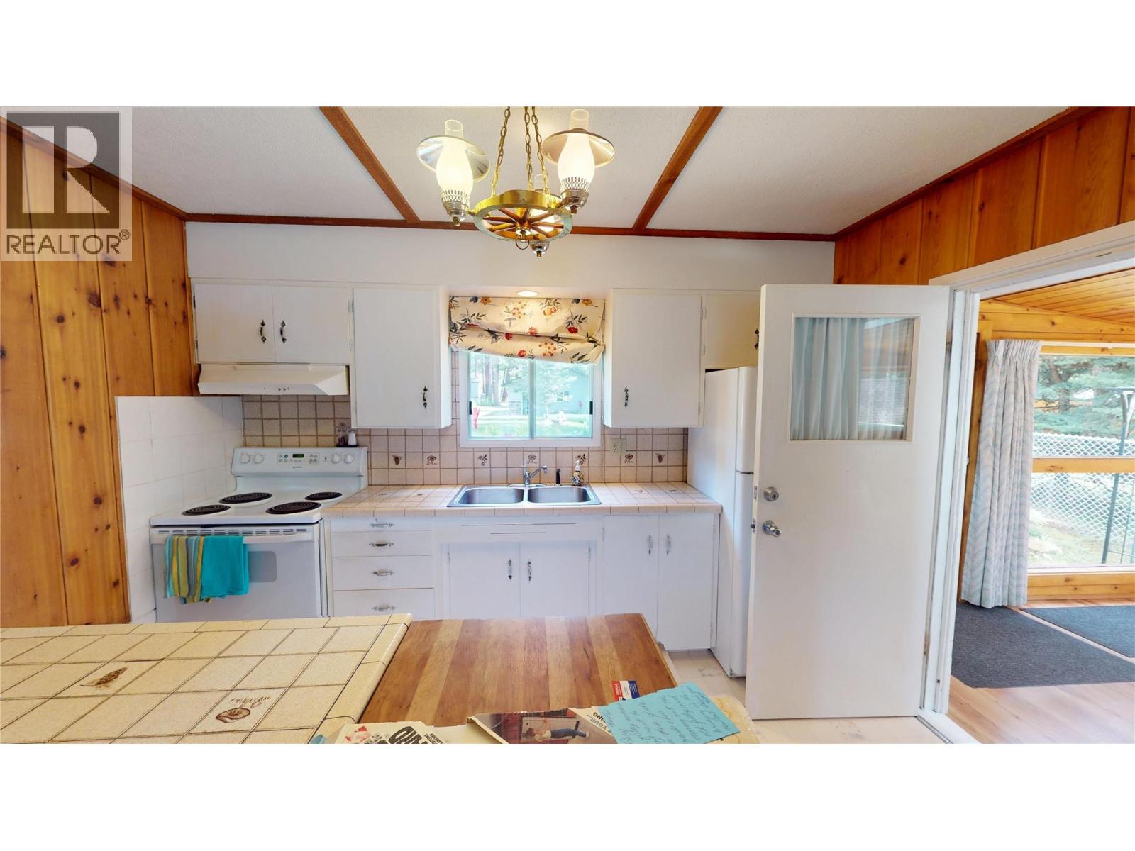 2401 Garbutts Lake Road, Fort Steele, British Columbia V0B 2J0 - Photo 7 - 10384115