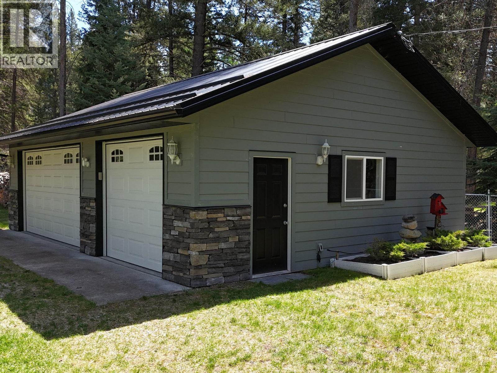 2401 Garbutts Lake Road, Fort Steele, British Columbia V0B 2J0 - Photo 21 - 10384115