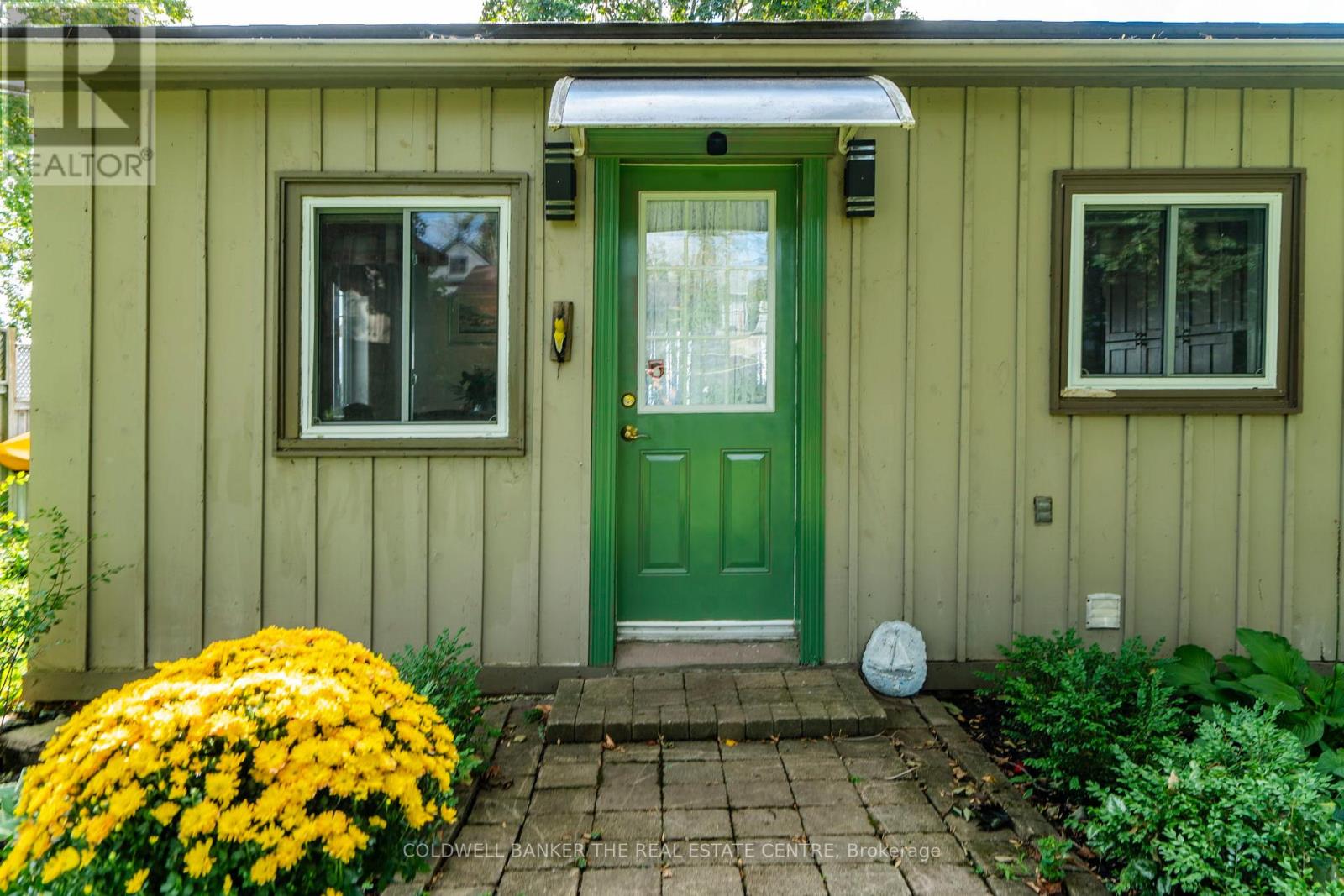 115 Lakeshore Road W, Oro-Medonte, Ontario  L0L 1E0 - Photo 3 - S13152446