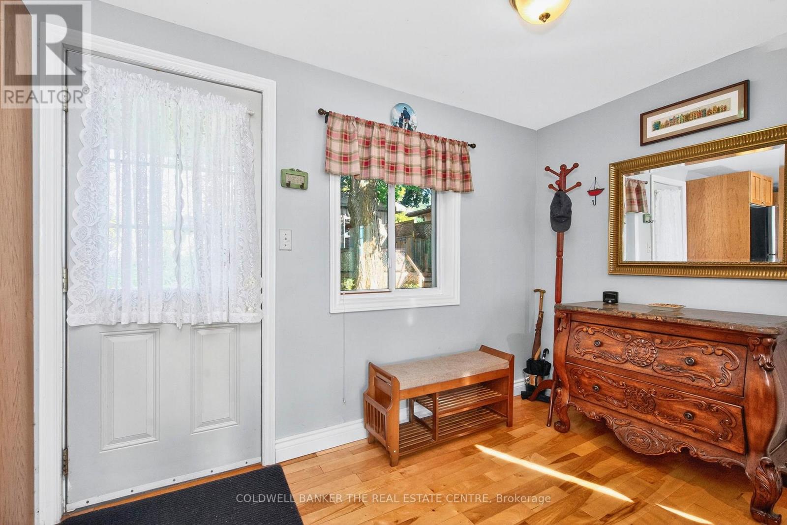 115 Lakeshore Road W, Oro-Medonte, Ontario  L0L 1E0 - Photo 4 - S13152446
