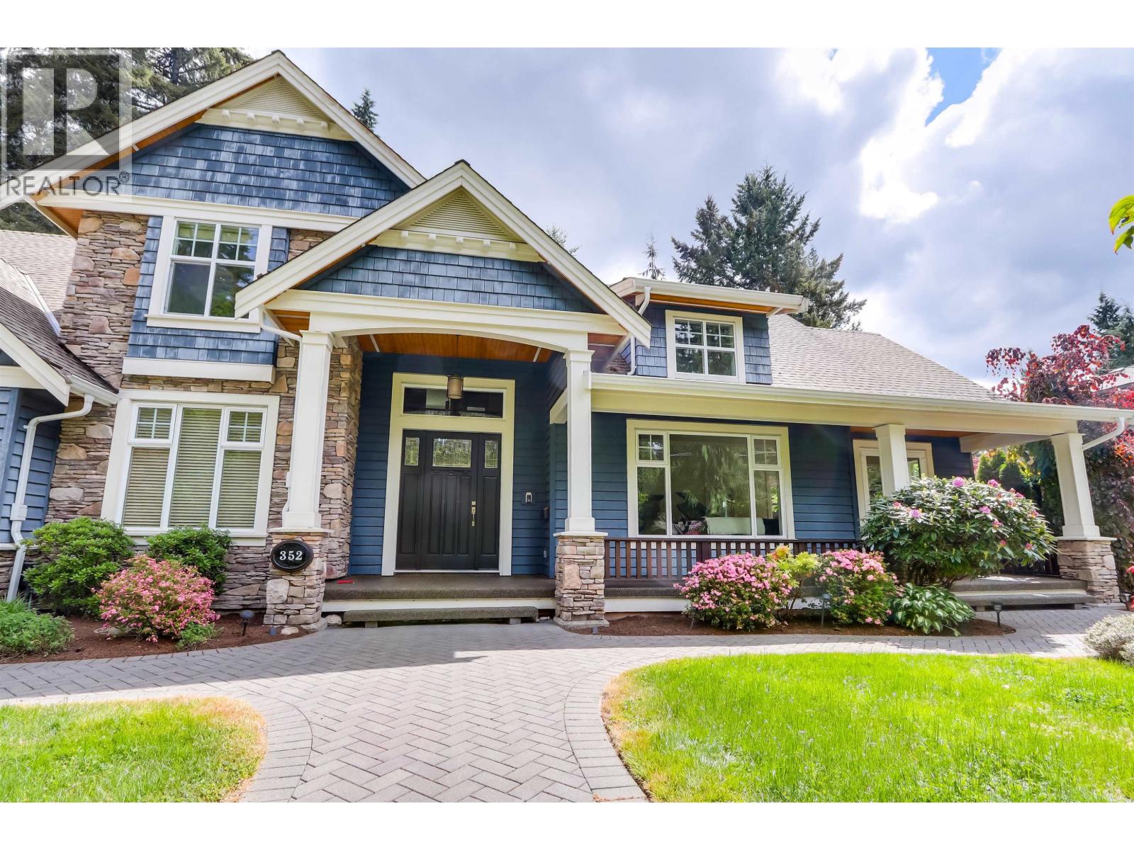 352 St.james Crescent, West Vancouver, British Columbia  V7S 1J8 - Photo 1 - R3125832