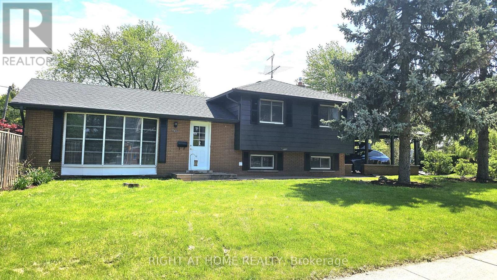 5154 New Street, Burlington, Ontario  L7L 1V4 - Photo 1 - W13152330