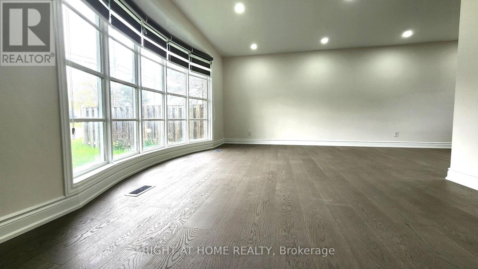 5154 New Street, Burlington, Ontario  L7L 1V4 - Photo 2 - W13152330