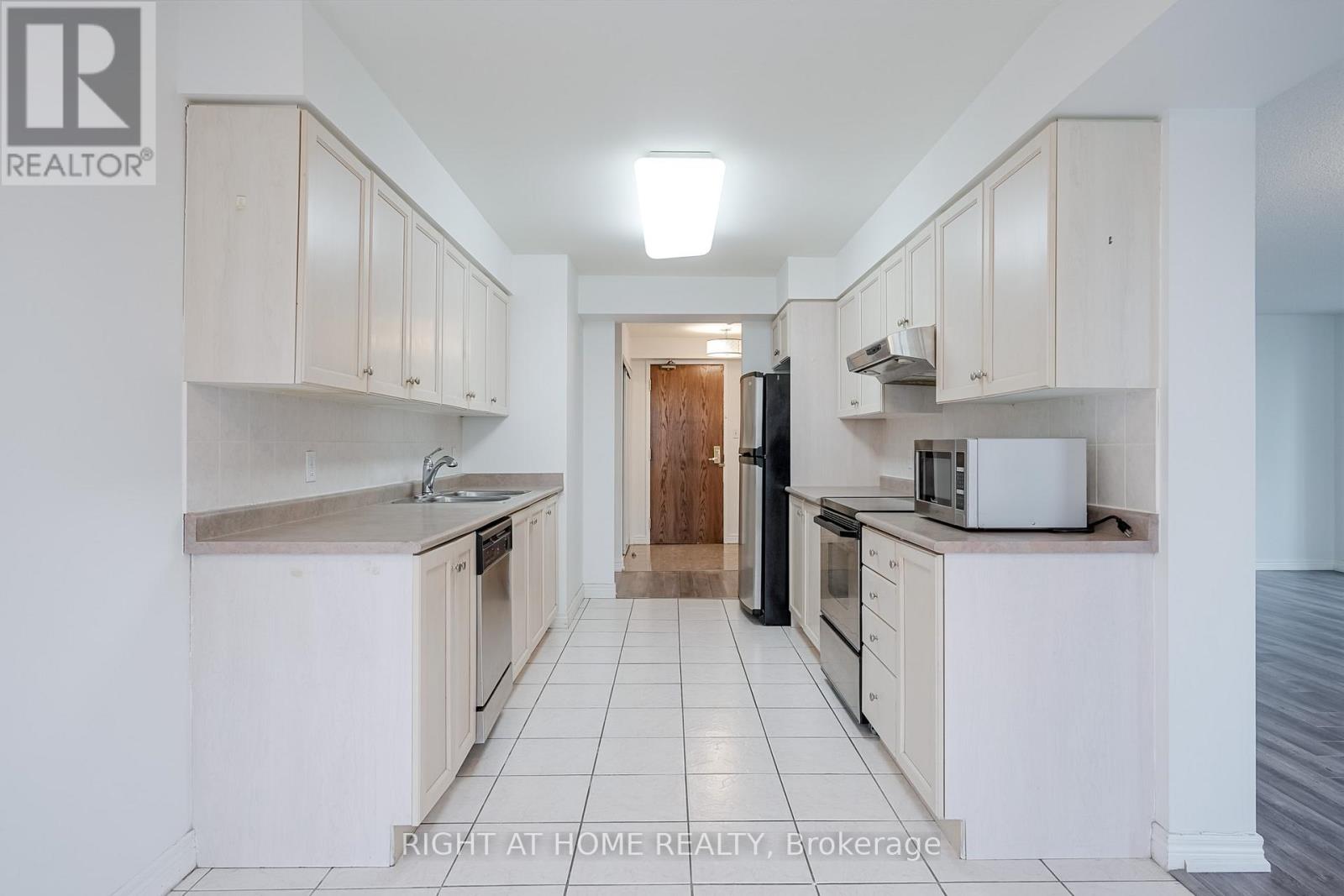2205 - 156 Enfield Place, Mississauga, Ontario  L5B 4L8 - Photo 10 - W13152364