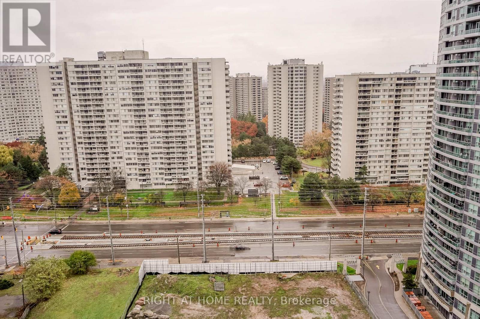 2205 - 156 Enfield Place, Mississauga, Ontario  L5B 4L8 - Photo 32 - W13152364