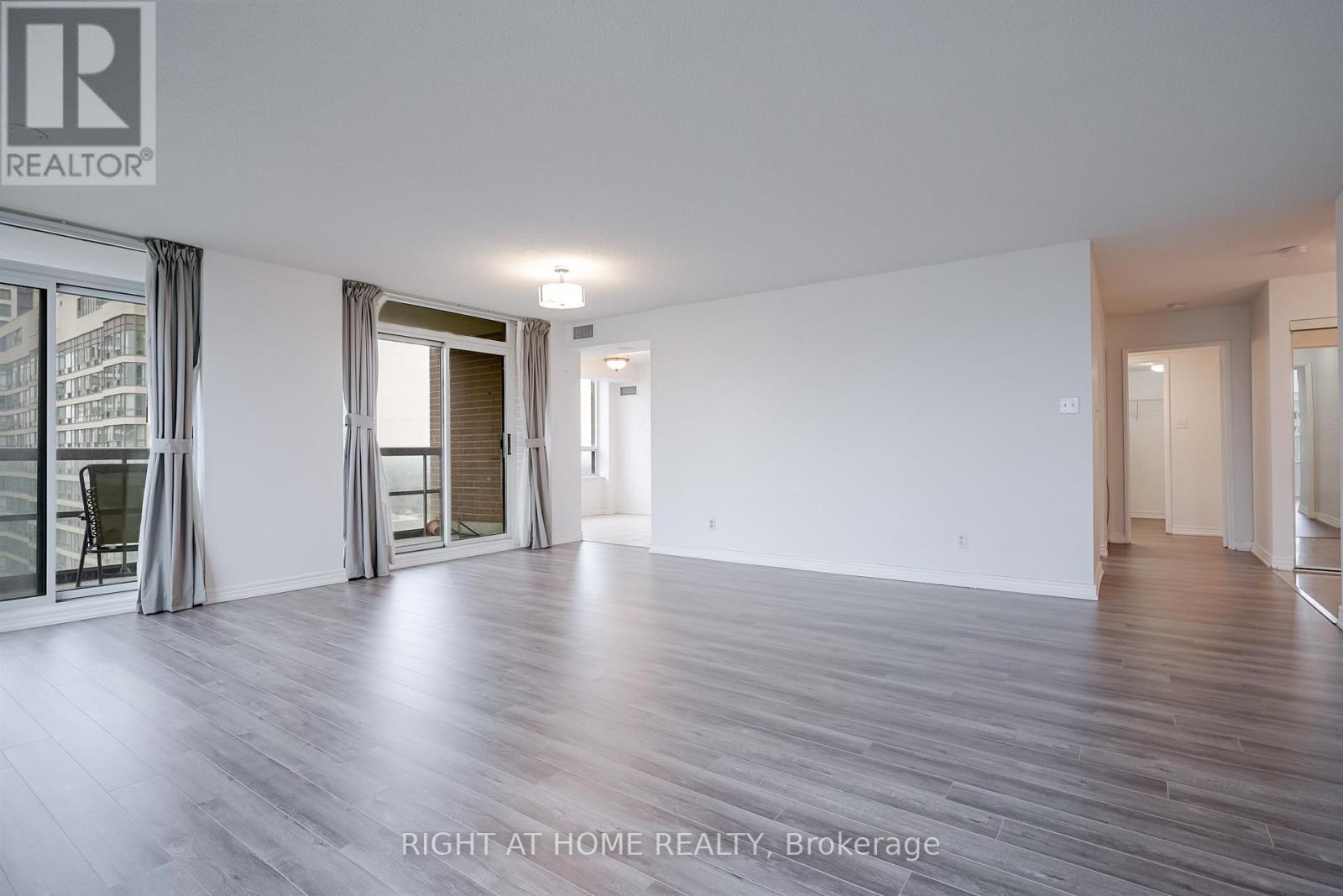 2205 - 156 Enfield Place, Mississauga, Ontario  L5B 4L8 - Photo 8 - W13152364