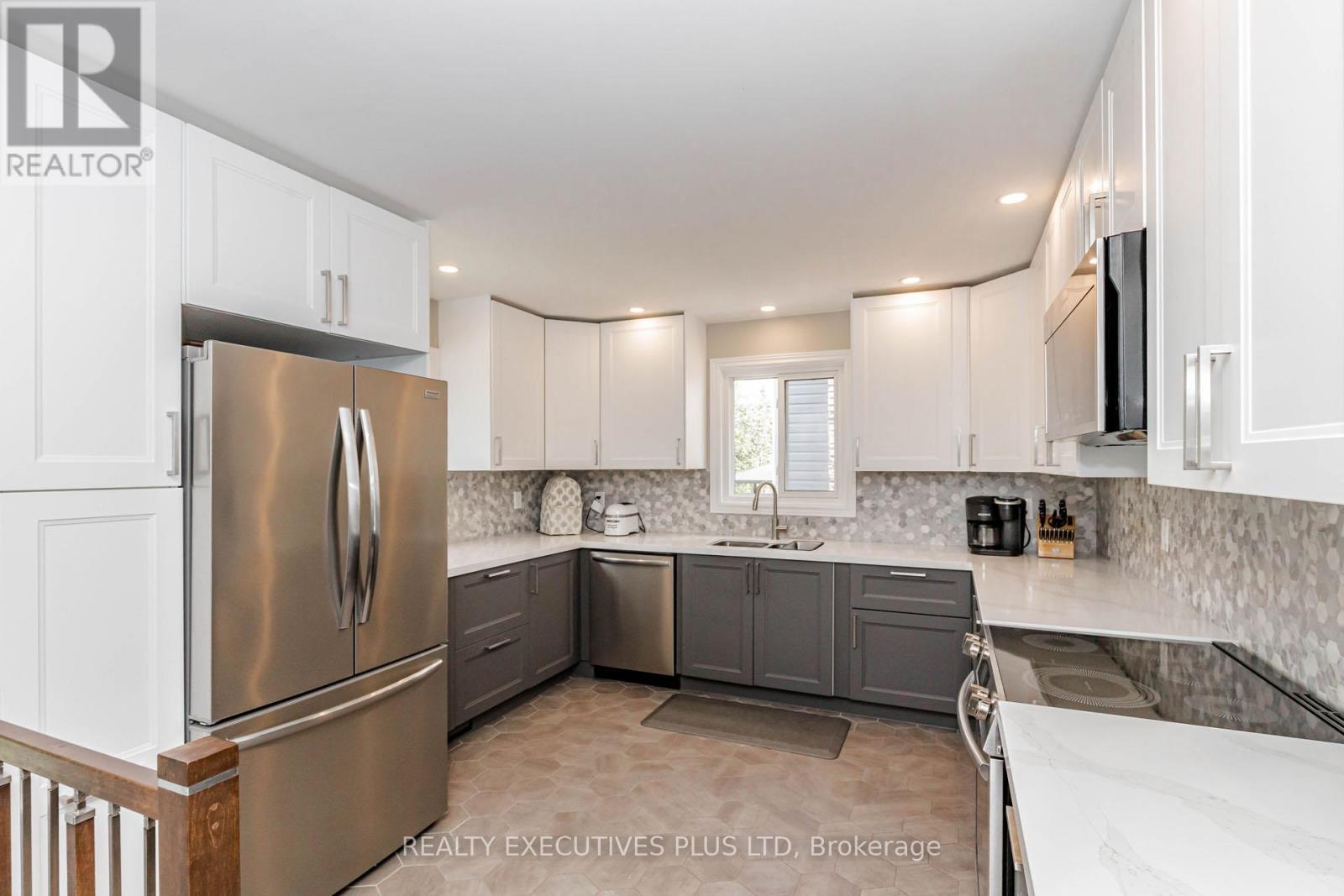 12 Maidstone Crescent, Brampton, Ontario  L6S 2Z5 - Photo 11 - W13152398