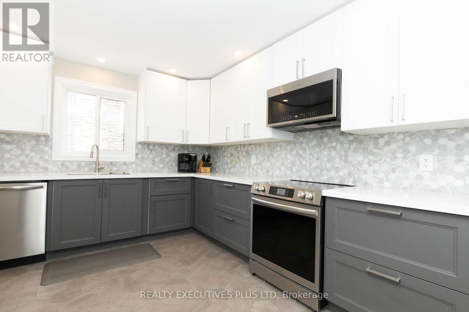 12 Maidstone Crescent, Brampton, Ontario  L6S 2Z5 - Photo 13 - W13152398