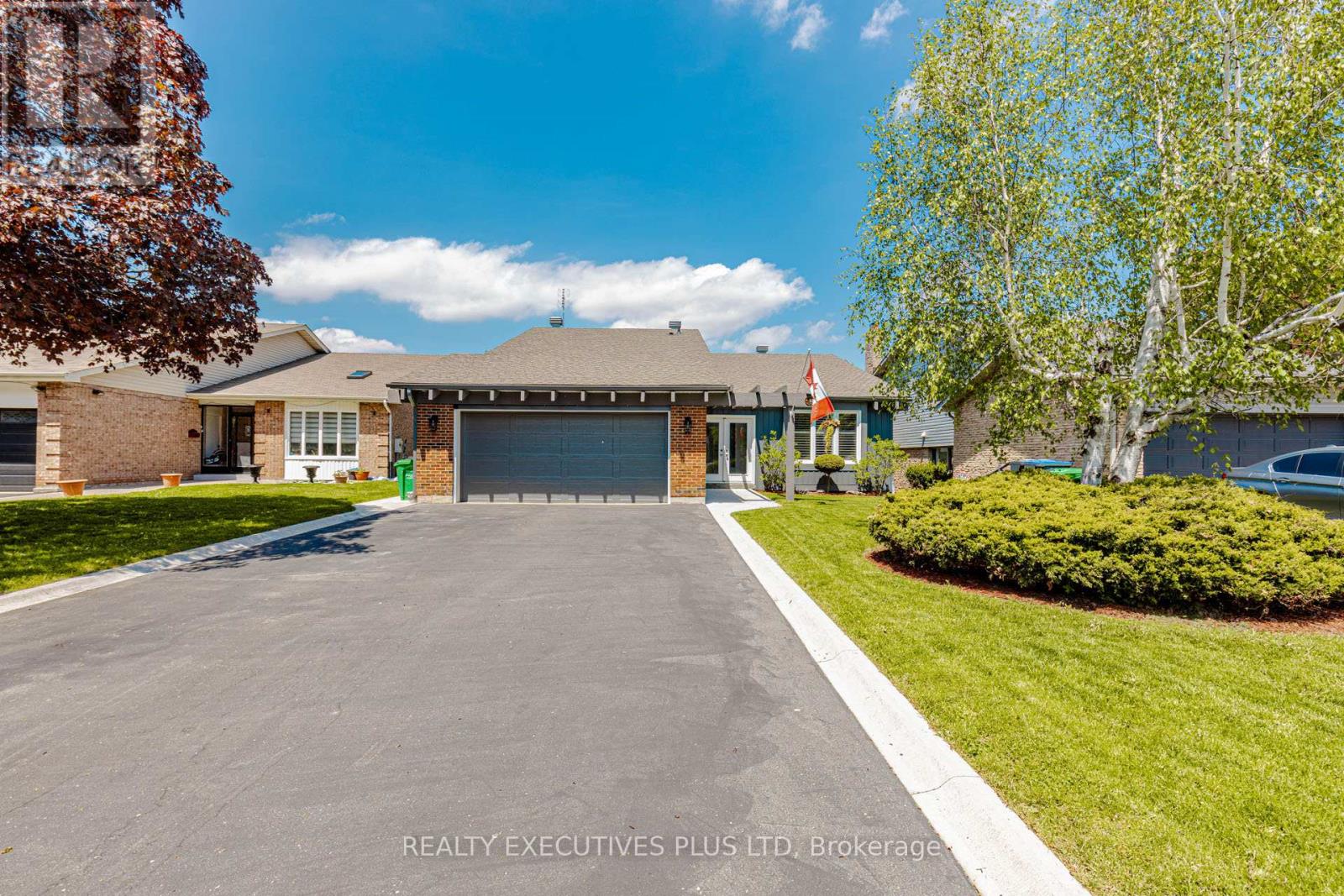 12 Maidstone Crescent, Brampton, Ontario  L6S 2Z5 - Photo 2 - W13152398