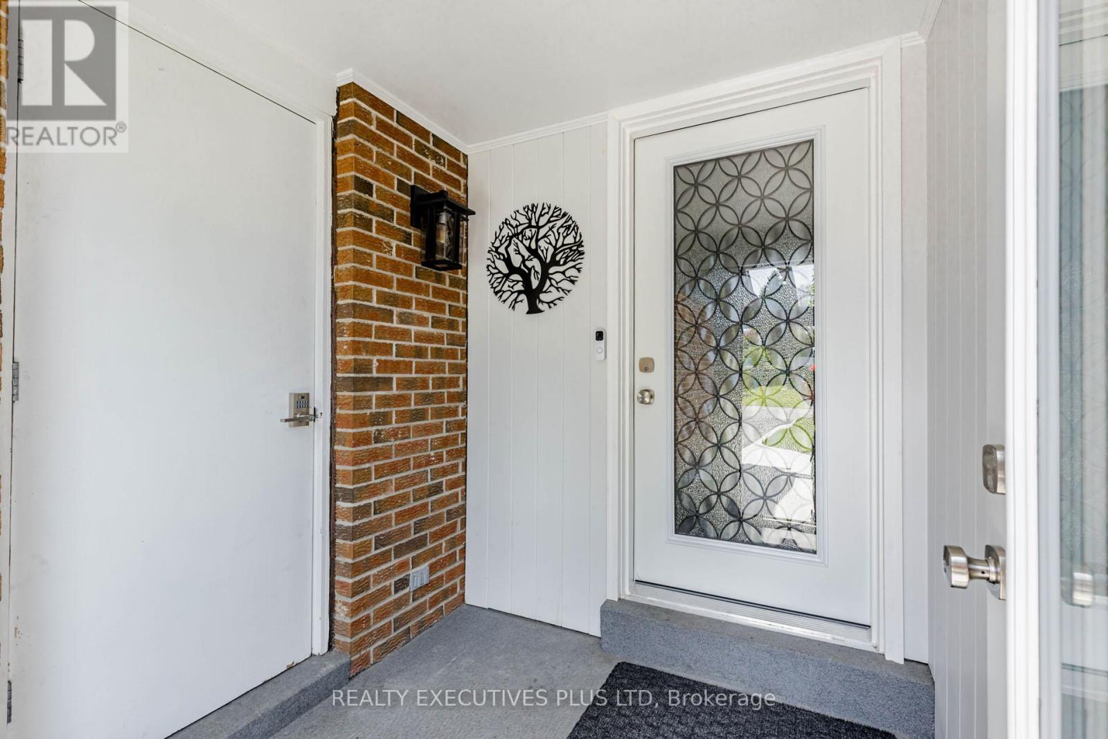 12 Maidstone Crescent, Brampton, Ontario  L6S 2Z5 - Photo 4 - W13152398