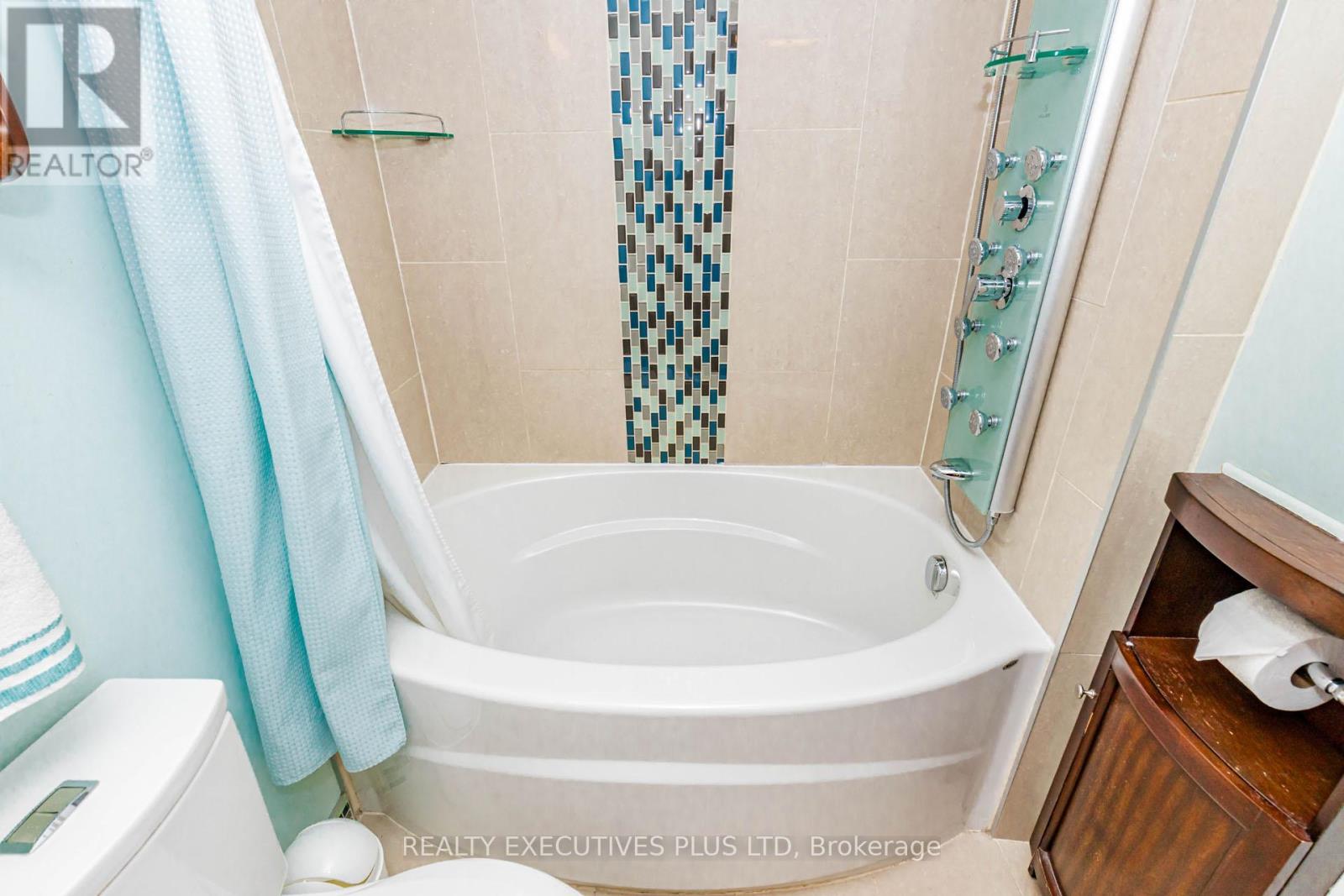 12 Maidstone Crescent, Brampton, Ontario  L6S 2Z5 - Photo 43 - W13152398