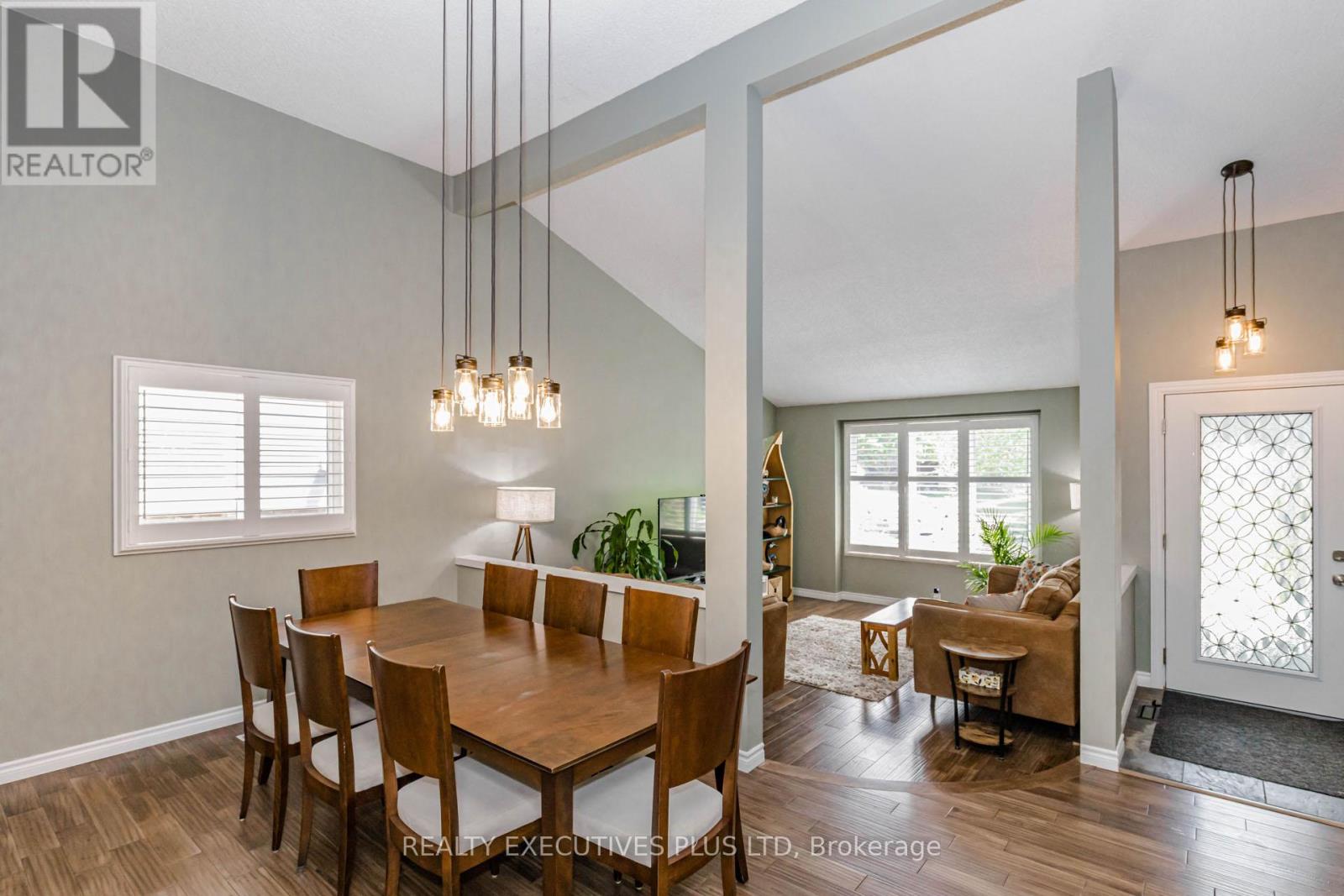 12 Maidstone Crescent, Brampton, Ontario  L6S 2Z5 - Photo 6 - W13152398
