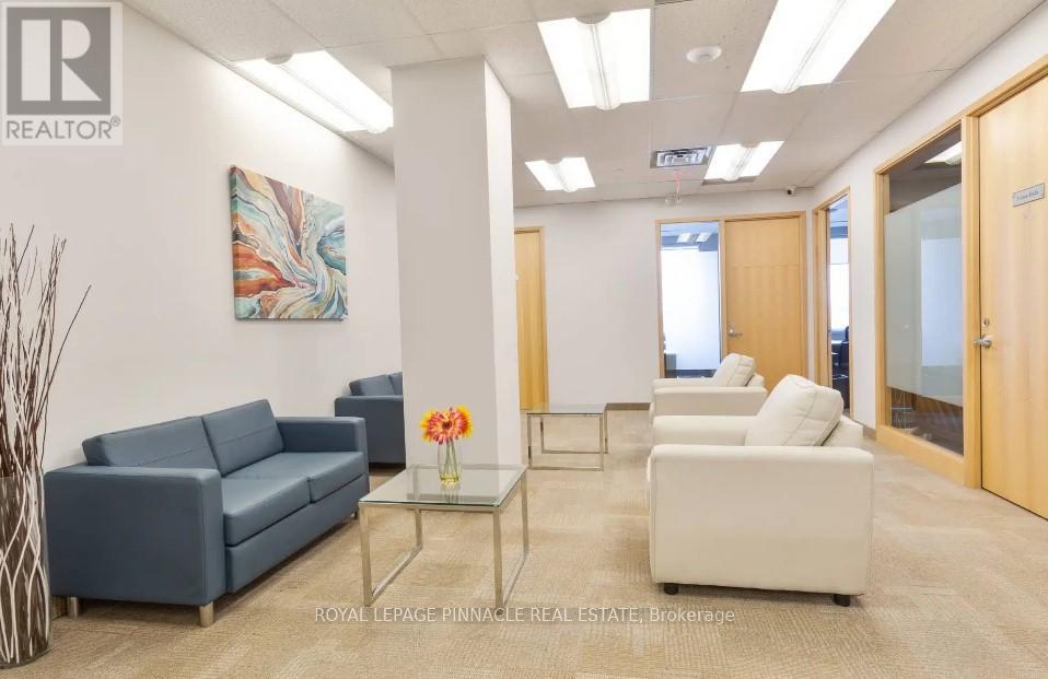 301-I - 231 Oak Park Boulevard, Oakville, Ontario  L6H 6M4 - Photo 5 - W13152444