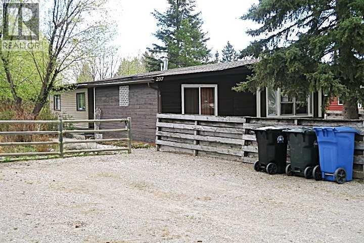 207 4 Street NW, Sundre, Alberta
