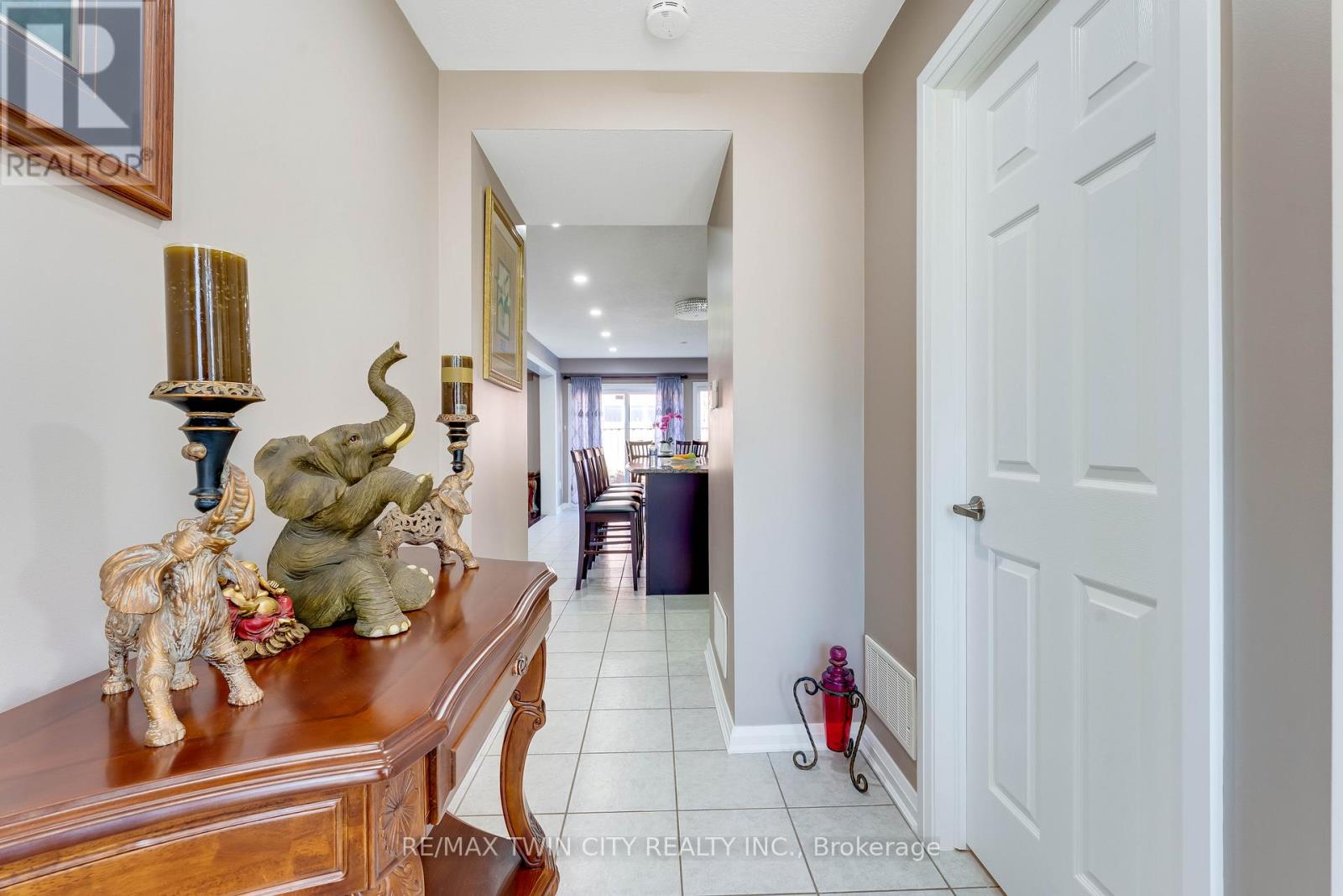 334 Apple Hill Crescent, Kitchener, Ontario  N2R 0E5 - Photo 4 - X13152386