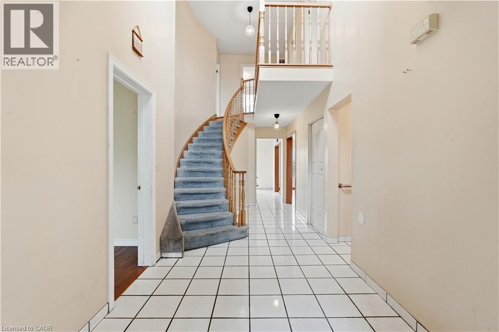 62 Dragoon Drive, Hamilton, Ontario  L9B 2E4 - Photo 5 - 40830717