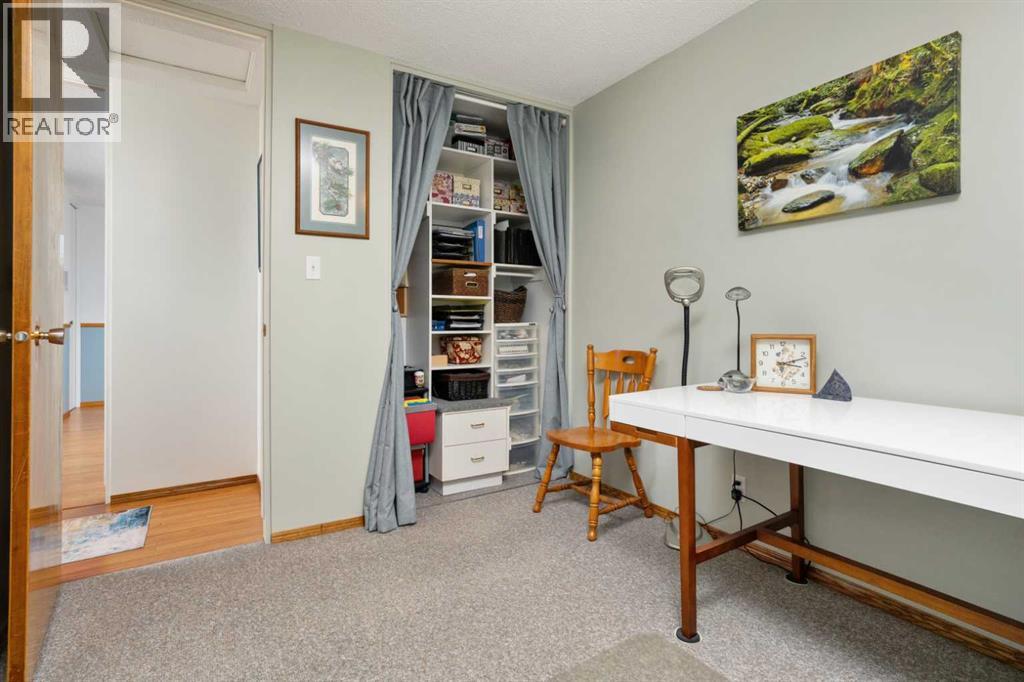 30 Montclare Avenue, Camrose, Alberta  T4V 2K8 - Photo 13 - A2311622