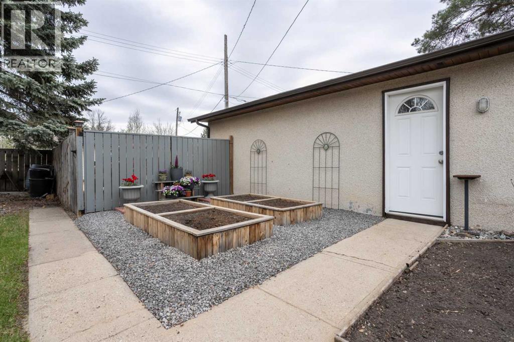 30 Montclare Avenue, Camrose, Alberta  T4V 2K8 - Photo 32 - A2311622