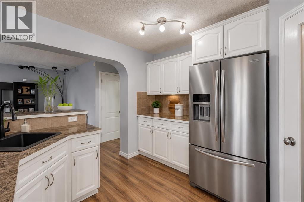 47 Westmount Road, Okotoks, Alberta  T1S 2J3 - Photo 9 - A2310716