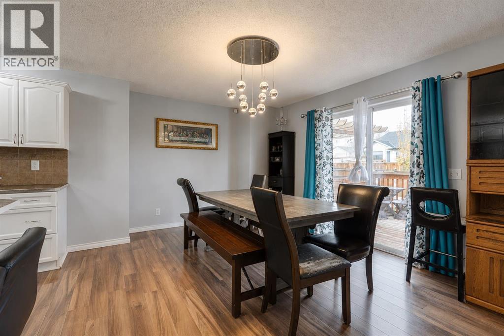 47 Westmount Road, Okotoks, Alberta  T1S 2J3 - Photo 11 - A2310716