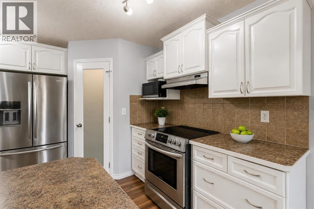 47 Westmount Road, Okotoks, Alberta  T1S 2J3 - Photo 8 - A2310716